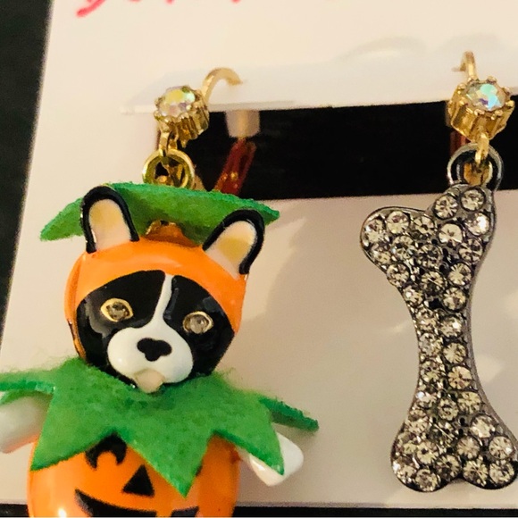 Authentic Betsey Johnson Earrings - Dog In Pumpkin Costume & Rhinestone Bone NWT - Picture 12 of 12